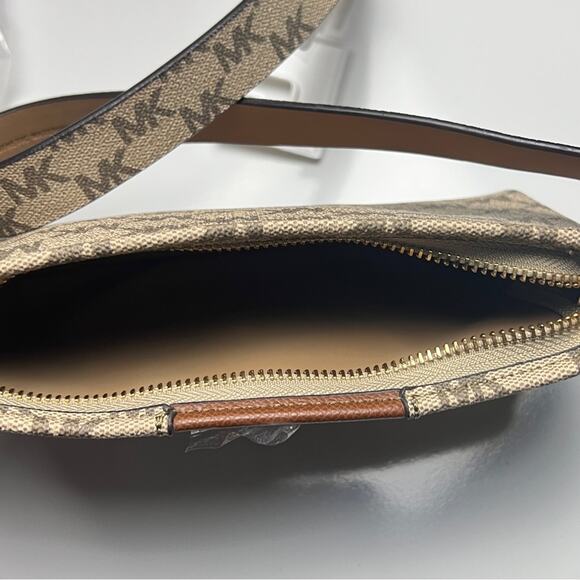 Michael Kors Monogram Belt bag/ Fanny Pack Style Fashion Accessory Sz M NWT - Picture 8 of 8